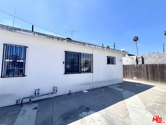 Building Photo - 446 W 88th St