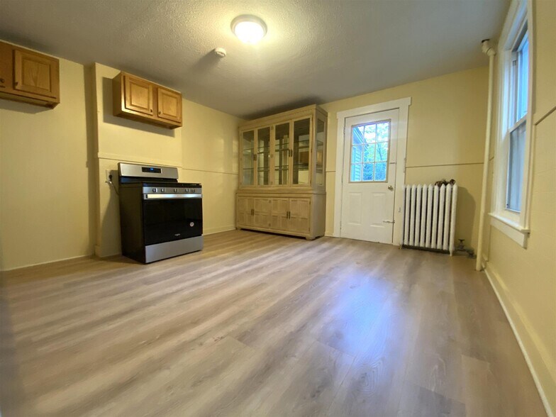 Building Photo - 153 Hamilton St