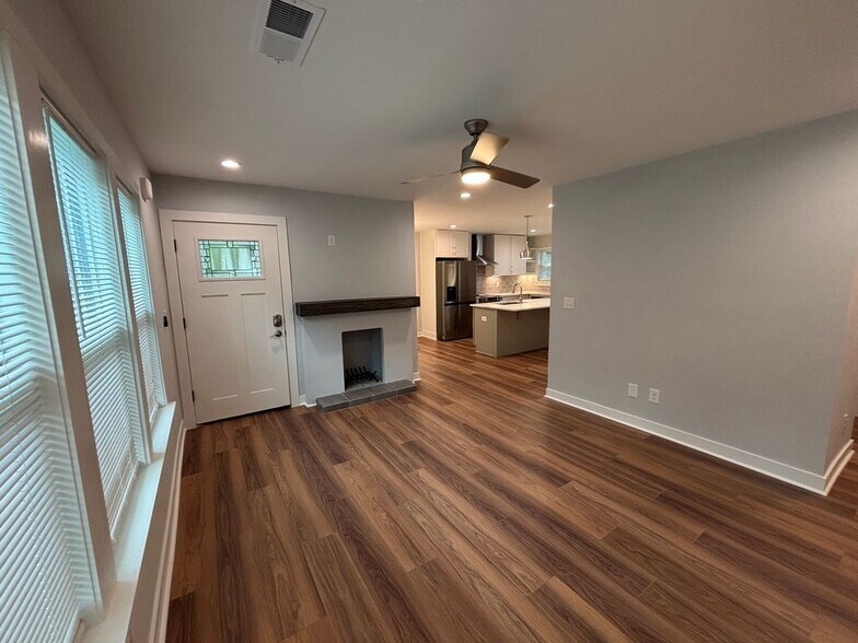 Building Photo - 1389 Lanvale Dr SW