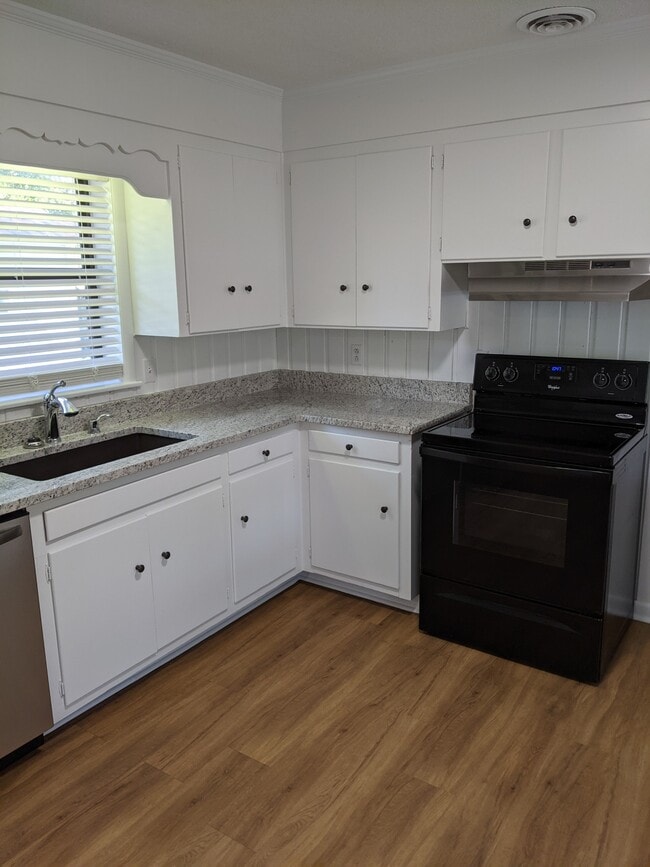 Building Photo - 1000 Fairlane Dr