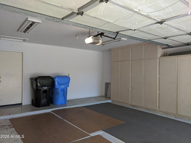 Building Photo - 1321 N Jamaica Way