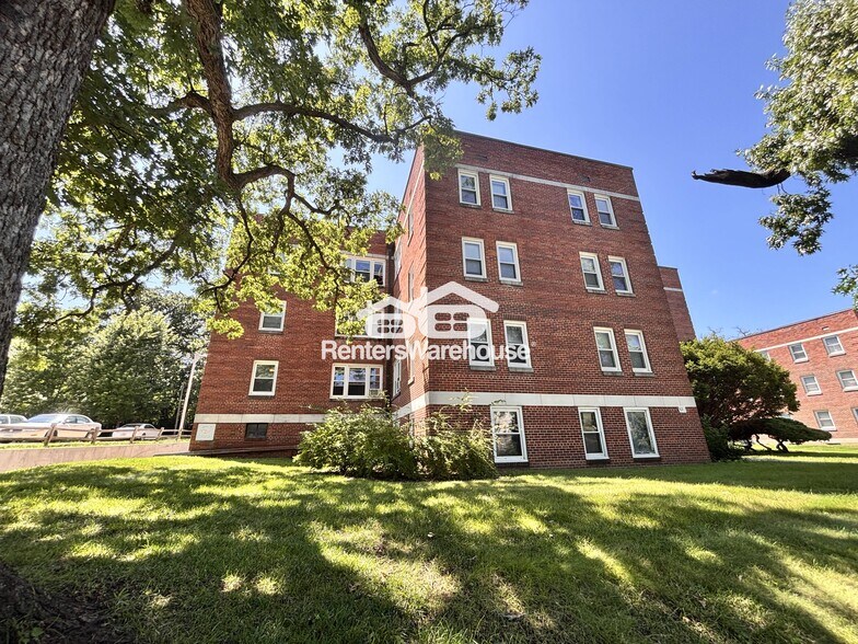 Building Photo - 4200 Grand Ave