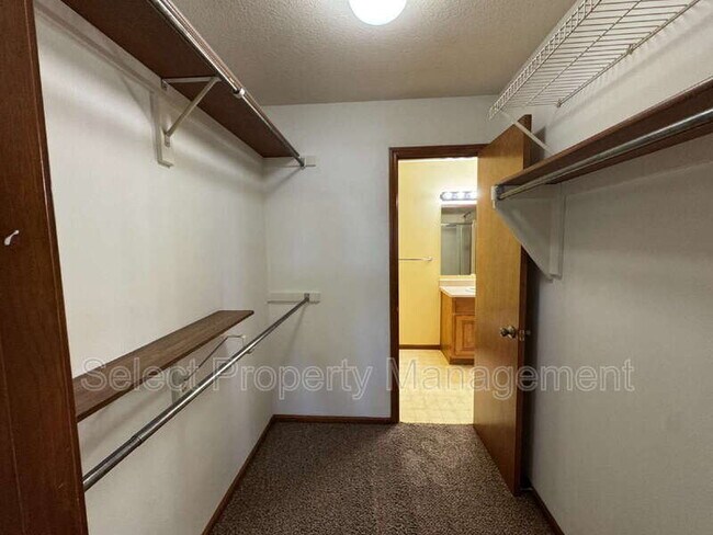 Building Photo - 1504 Flagstone Dr