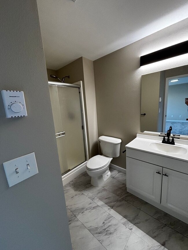 Building Photo - 4 bed 3 bath, Bonus room, Rv parking, Fenc...