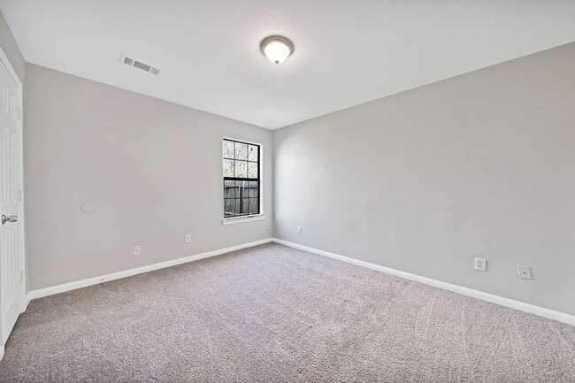 Building Photo - Spacious home for rent.