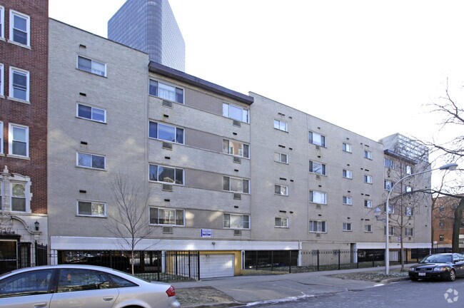 Building Photo - 1016 W Balmoral Ave
