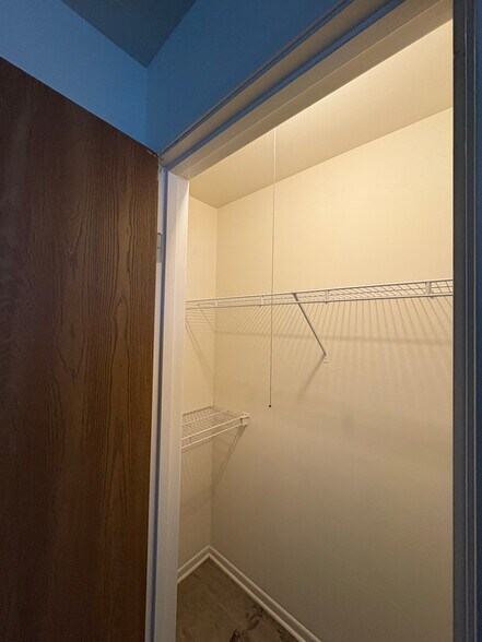 Building Photo - 1332 Geneva Dr