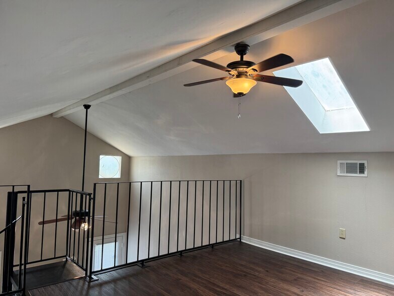 Loft - 15261 Jones Creek Village Ave