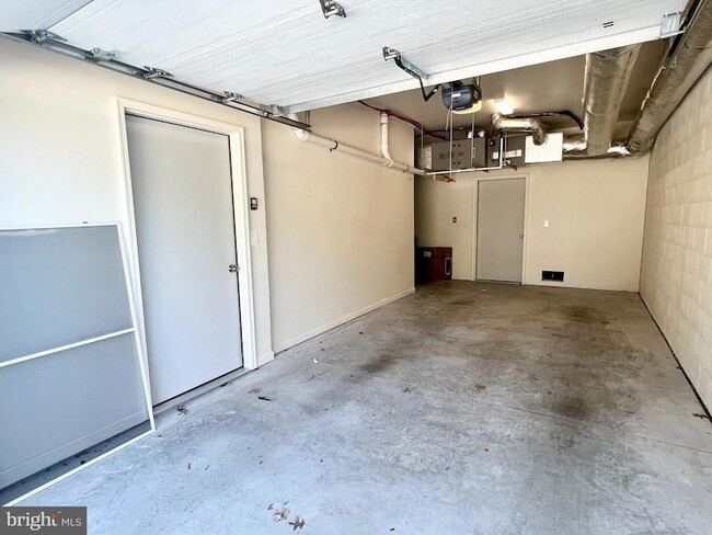 Building Photo - 46 W Pittsfield St