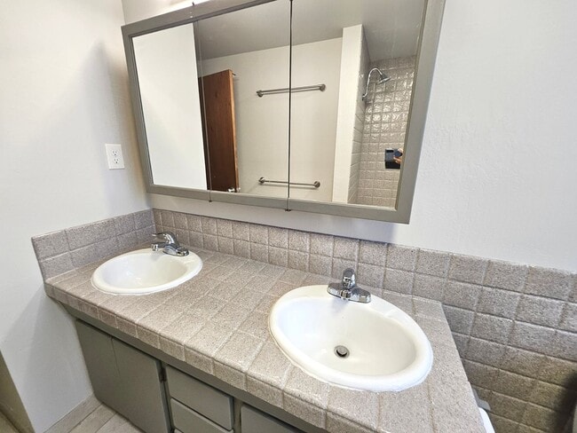 Building Photo - Eichler home near downtown Walnut Creek