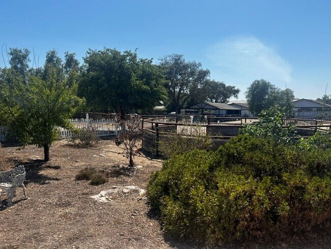 Building Photo - 1701 Calzada Ave