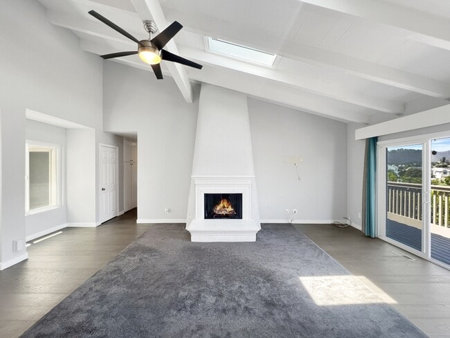 Building Photo - 1334 Miraflores Glen