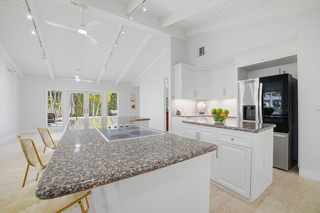 Building Photo - 2519 Barcelona Dr