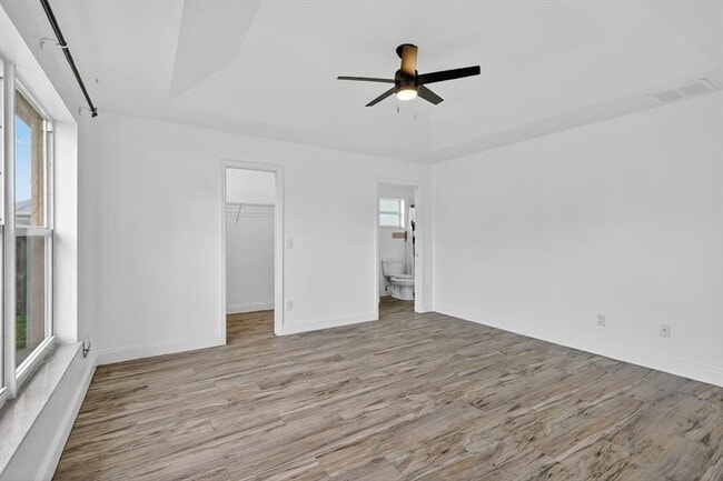 Building Photo - 497 SW Lacroix Ave