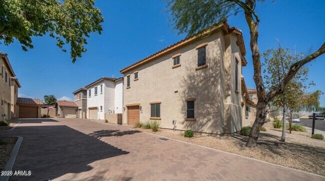 Building Photo - 10296 W Sands Dr