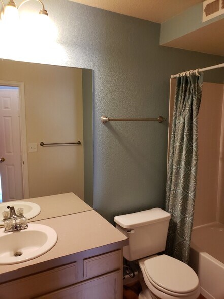 Building Photo - 5225 White Willow Dr