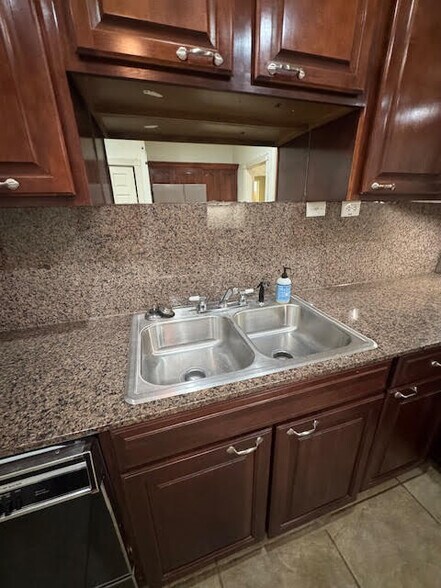 Building Photo - 532 N 2nd St