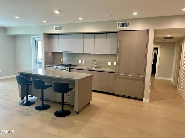 Building Photo - 39 S Los Robles Ave