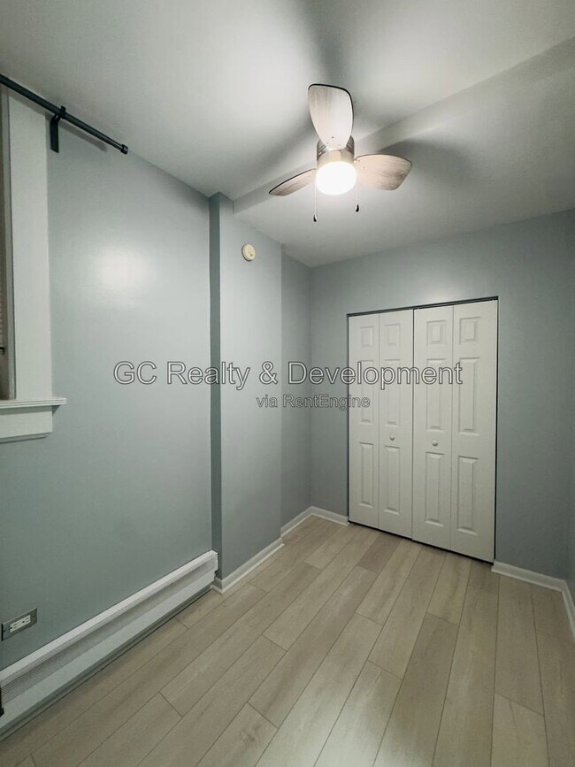 Building Photo - 2307 S Leavitt St