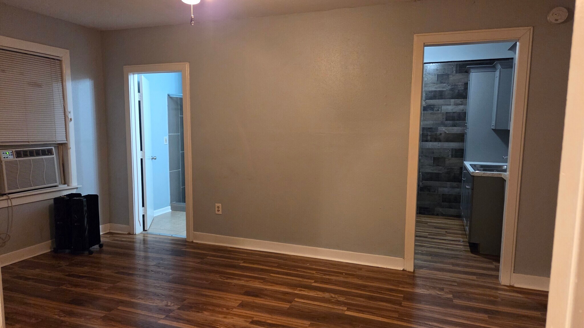 Building Photo - 6316 Victoria St