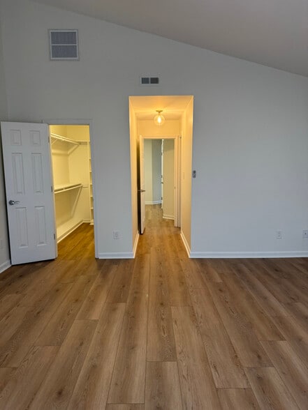 Building Photo - 4485 Ocean View Ave