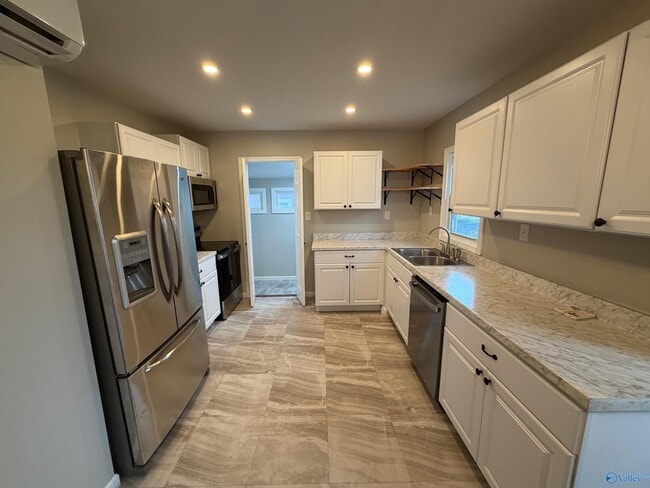 Building Photo - 1628 8th St SE