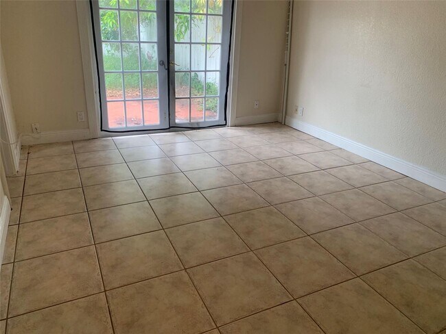 Building Photo - 907 SW 78th Ave