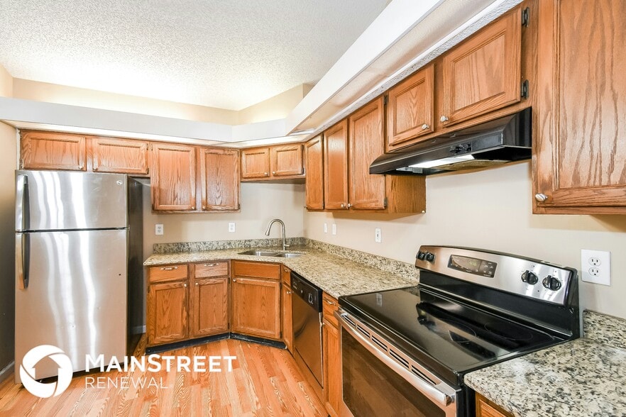 Building Photo - 1859 MacKenzie Ct N