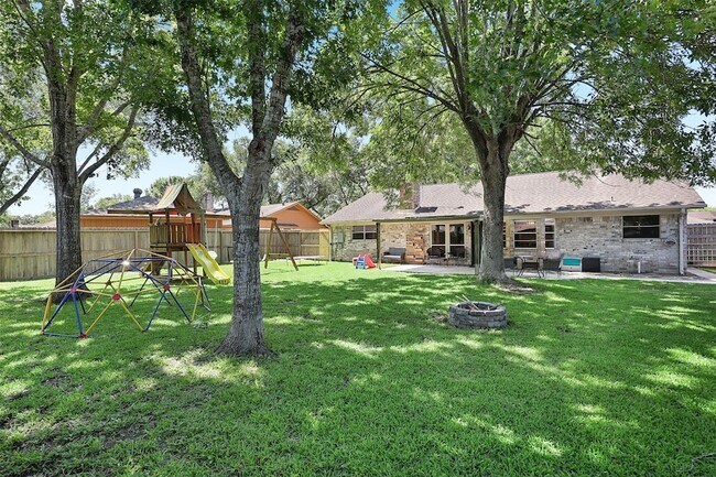 Building Photo - 1819 Meadow Creek Dr
