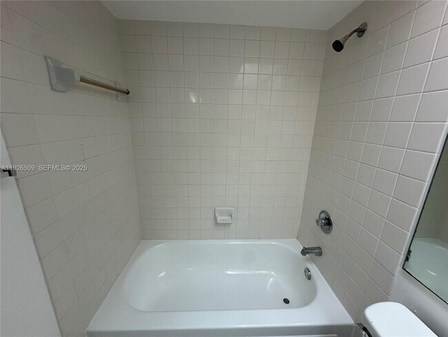 Building Photo - 2651 SE 19th Ct