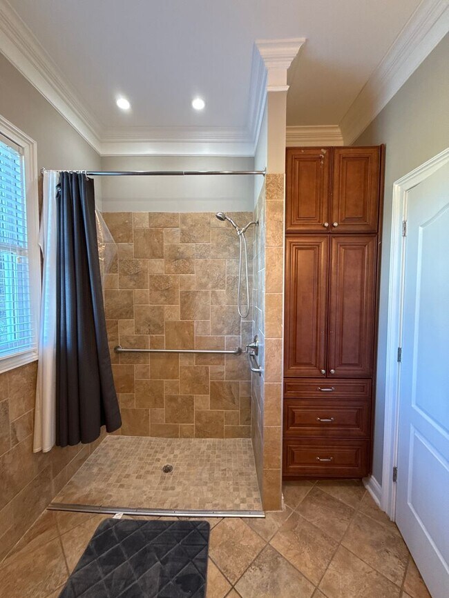 Building Photo - Mint Hill