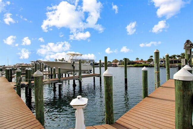 Building Photo - 1003 Bellasol Way