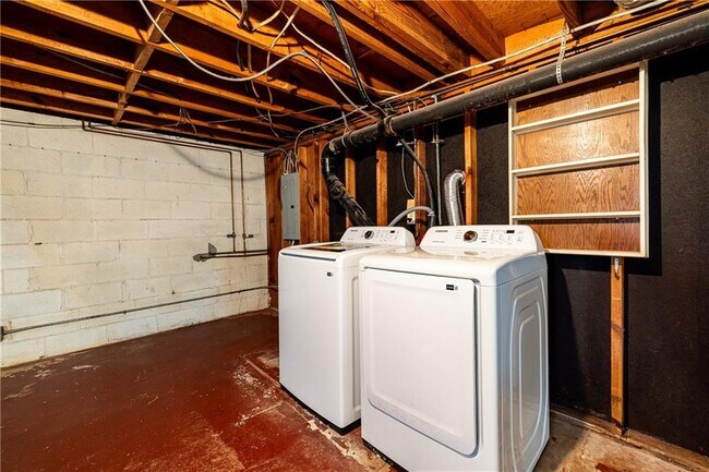 Building Photo - 216 Thomas Cir