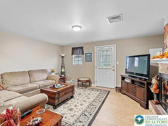 Building Photo - 2080 Johnston Dr