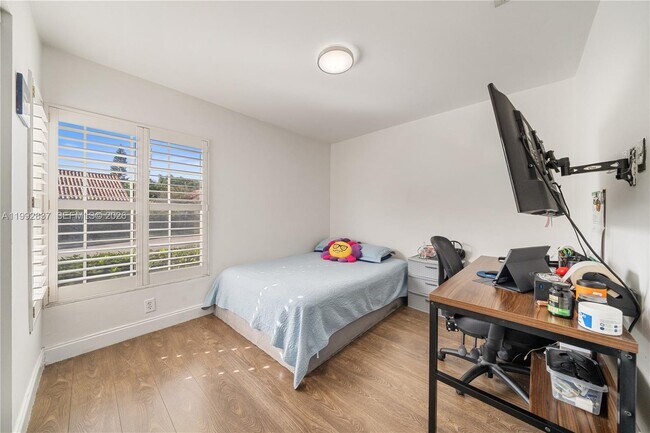 Building Photo - 366 Bedford Ave