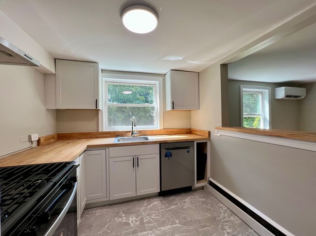 Building Photo - Pet-Friendly Fry's Spring Apartment