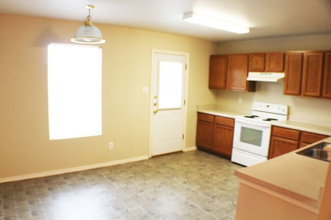 Building Photo - Great One story home in Enclave and Willow...