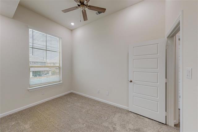 Building Photo - 16062 Doe Lk Dr