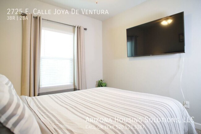 Building Photo - 2725 East Calle Joya de Ventura