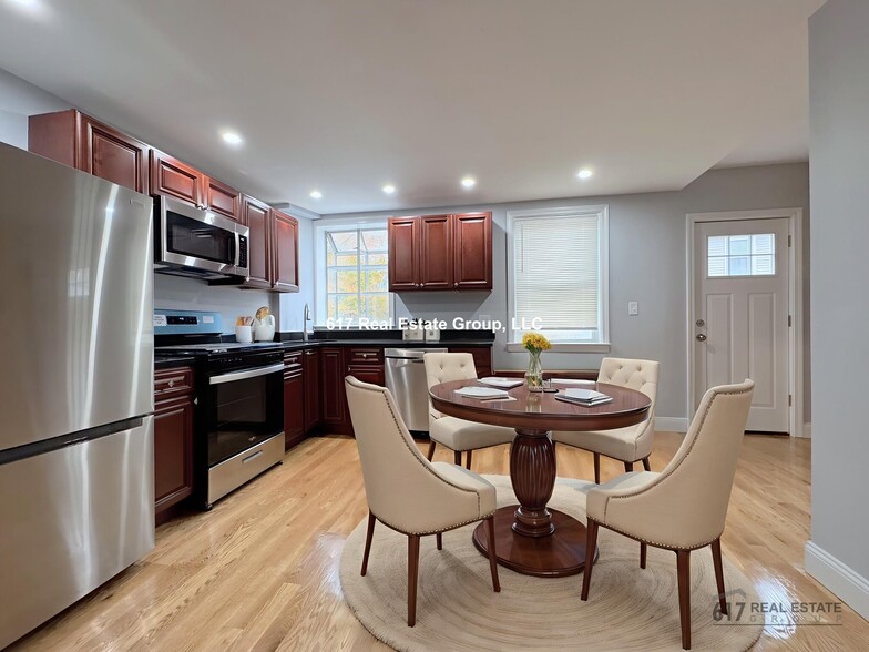 Building Photo - 4 Everett Square