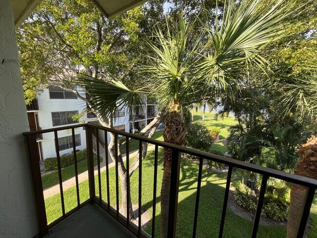Building Photo - TWO BEDROOM TWO BATHROOM WITH LAKE VIEW!!
