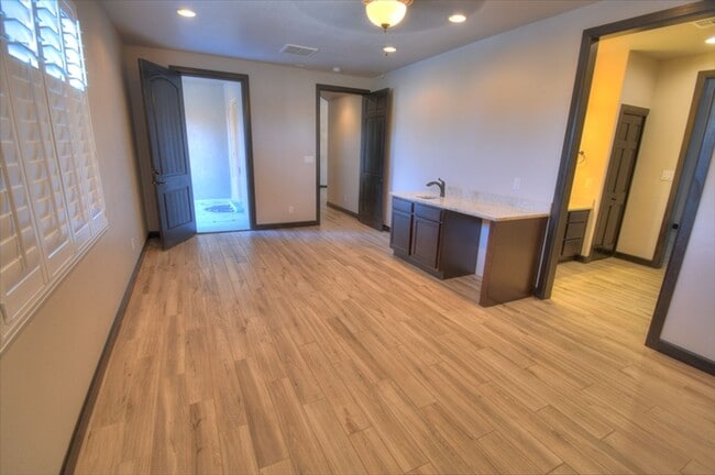 Building Photo - Meriposa Masterpiece