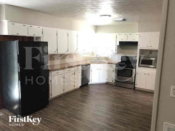 Building Photo - 3105 McKinney Dr
