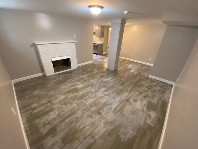 Building Photo - 426 E 15th Ave