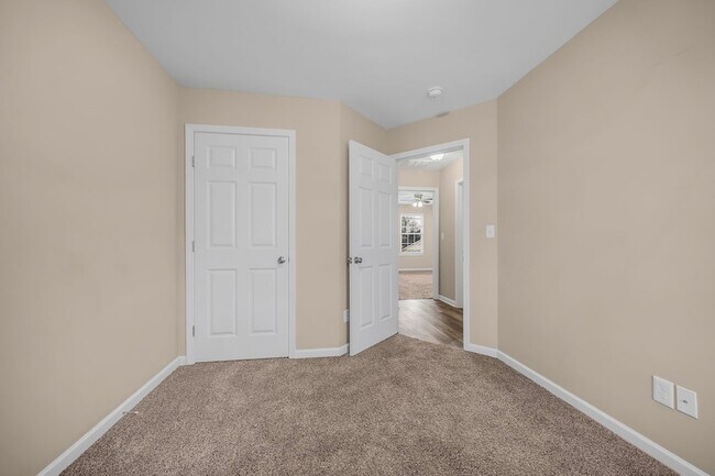 Building Photo - 1911 9th Ave N