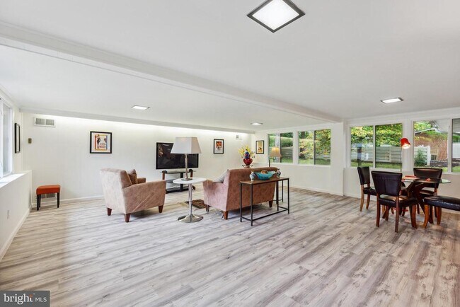 Building Photo - 3538 Devon Dr