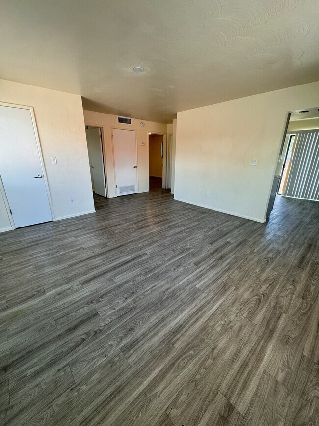 Building Photo - 4145 E Fairmount St
