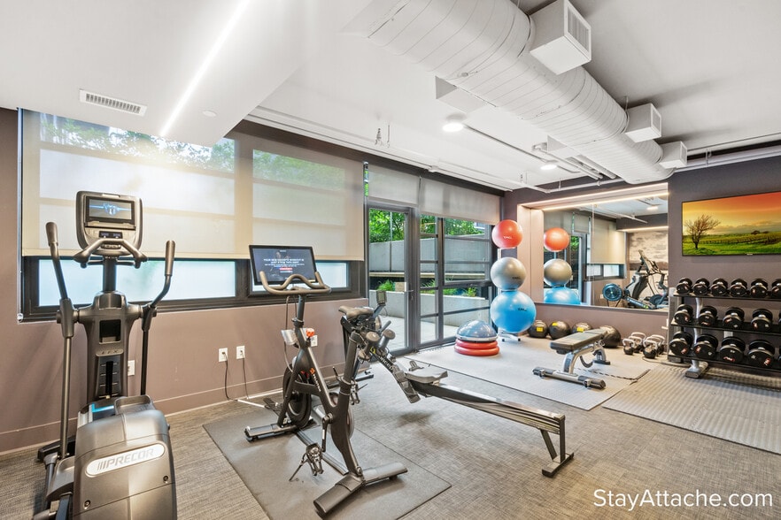 Building Photo - 1300 4th St SE