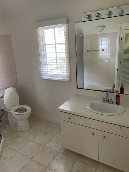 Bathroom - 3005 Hoaloha Pl