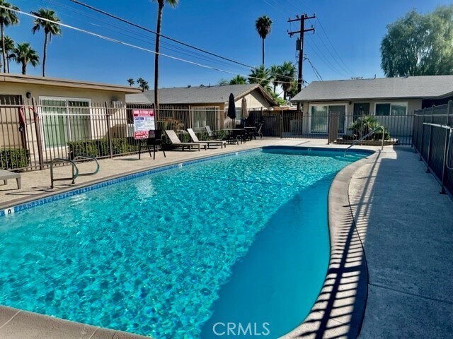 Building Photo - 685 E Vista Chino